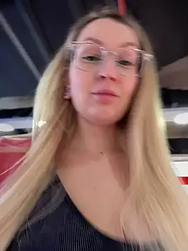 Teya moon  online show from 22, 2, 2025