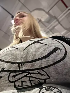 Teya moon  online show from 23, 2, 2025