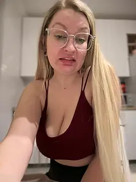 Teya moon  online show from 8, 3, 2025