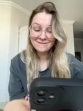 Teya moon  online show from 20, 11, 2025