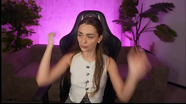 Snapshot of Lana_Pulse chatting on 4, 4, 2026 Lana Pulse online show from 4, 4, 2026