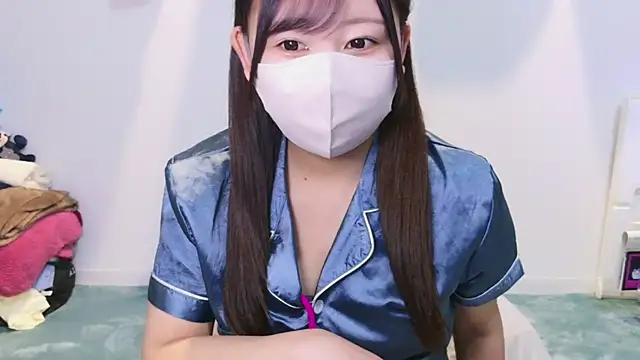 Snapshot of YUTSU_KI chatting on 10, 12, 2024 YUTSU KI online show from 10, 12, 2024