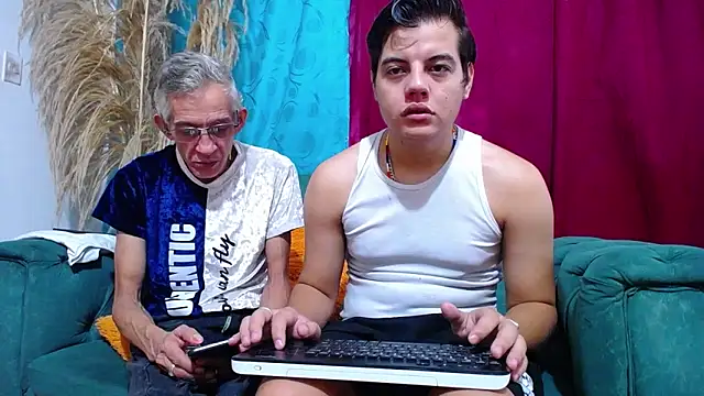 Snapshot of Leon_hot_X chatting on 12, 1, 2025 Leon hot X online show from 12, 1, 2025