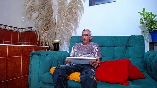 Snapshot of Leon_hot_X chatting on 21, 1, 2025 Leon hot X online show from 21, 1, 2025