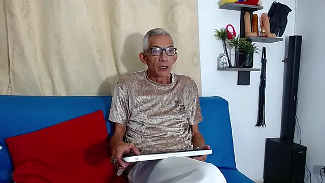 Snapshot of Leon_hot_X chatting on 12, 10, 2025 Leon hot X online show from 12, 10, 2025