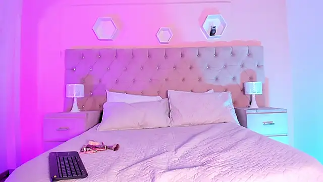 Agathaargent  online show from 8, 12, 2024