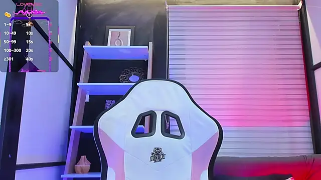 Agathaargent  online show from 25, 2, 2025