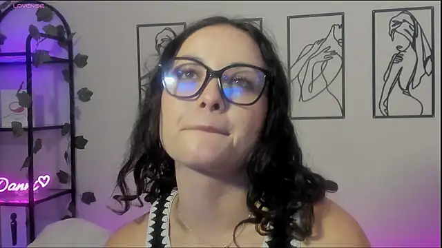 Megan Rodrigo online show from 30, 1, 2025