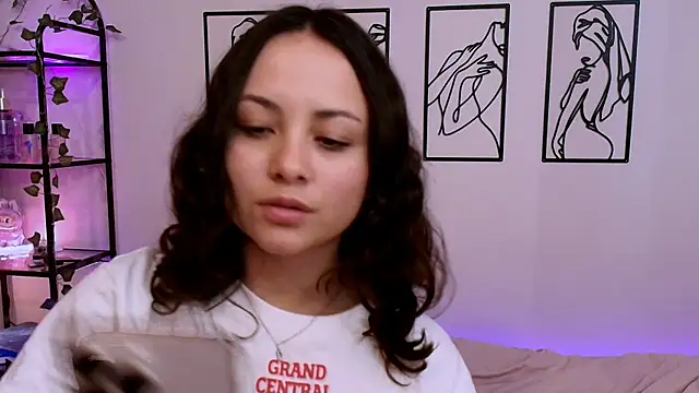 Megan Rodrigo online show from 12, 10, 2025