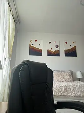 Megan Rodrigo online show from 25, 11, 2025