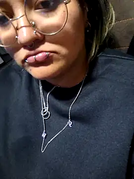 lucky-leah online show from 4, 12, 2025