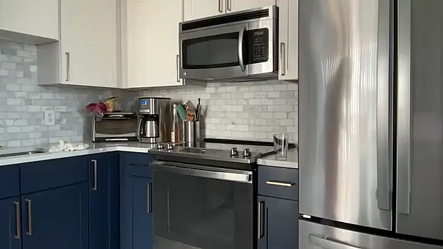 YUMIandbigWOLF online show from 25, 2, 2025