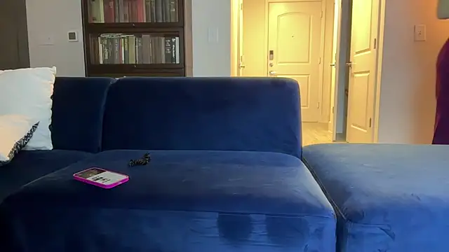 YUMIandbigWOLF online show from 4, 3, 2025