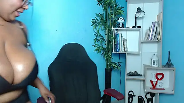 Snapshot of bbw_charlote chatting on 12, 2, 2025 bbw charlote online show from 12, 2, 2025