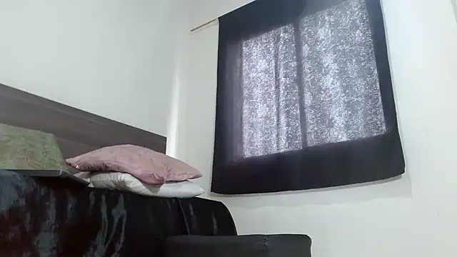 Snapshot of Mila_cams1_ chatting on 10, 1, 2025 Mila cams1 online show from 10, 1, 2025