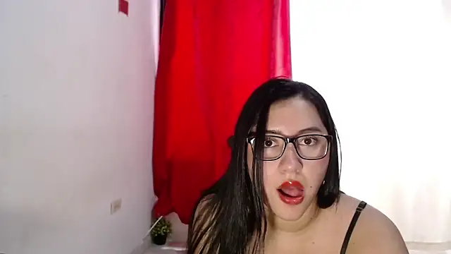 Snapshot of LuciaTomson chatting on 1, 7, 2026 LuciaTomson online show from 1, 7, 2026