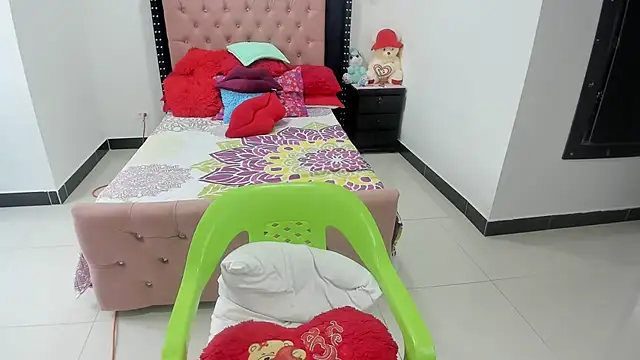 Karoline Moore online show from 25, 1, 2025