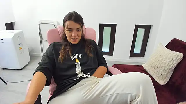 Dyana Kaylinn online show from 28, 9, 2025