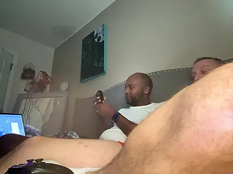 Snapshot of Romieworld chatting on 4, 12, 2025 Romieworld online show from 4, 12, 2025