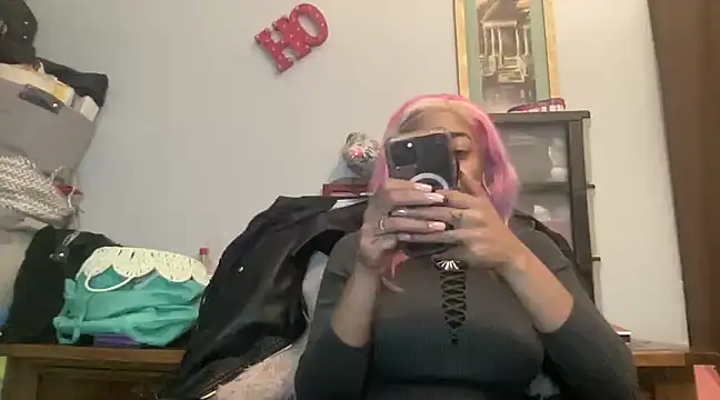 MommyConfident online show from 6, 3, 2025