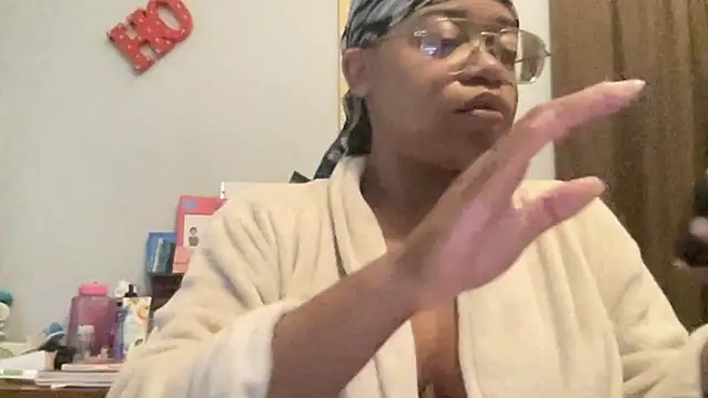 MommyConfident online show from 8, 10, 2025