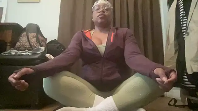 Snapshot of MommyConfident chatting on 20, 4, 2026 MommyConfident online show from 20, 4, 2026