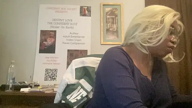 Snapshot of MommyConfident chatting on 25, 4, 2026 MommyConfident online show from 25, 4, 2026