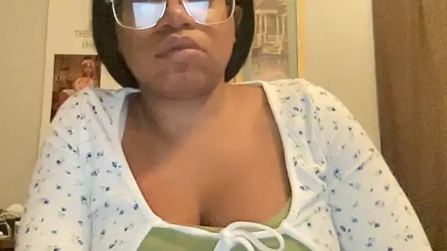 Snapshot of MommyConfident chatting on 12, 5, 2026 MommyConfident online show from 12, 5, 2026