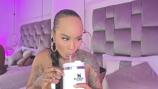 PamelaMendez  online show from 6, 2, 2025