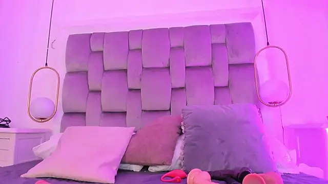 PamelaMendez  online show from 1, 3, 2025