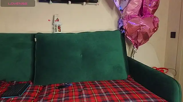 Snapshot of FoxLoveBasik chatting on 25, 12, 2024 FoxLoveBasik online show from 25, 12, 2024