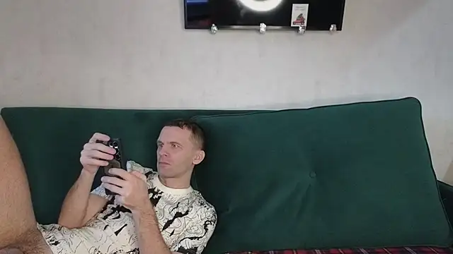 Snapshot of FoxLoveBasik chatting on 21, 2, 2025 FoxLoveBasik online show from 21, 2, 2025