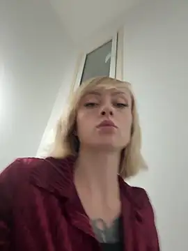 haileyhope  online show from 25, 11, 2025