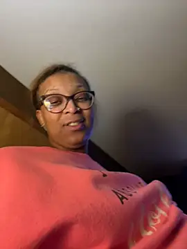 Snapshot of KLoveeee chatting on 28, 1, 2025 KLoveeee online show from 28, 1, 2025