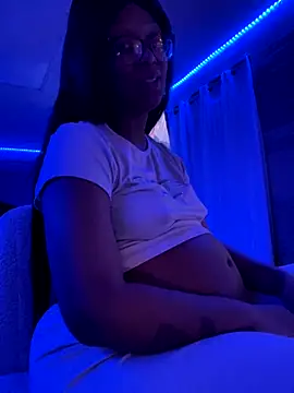 Snapshot of KLoveeee chatting on 5, 10, 2025 KLoveeee online show from 5, 10, 2025