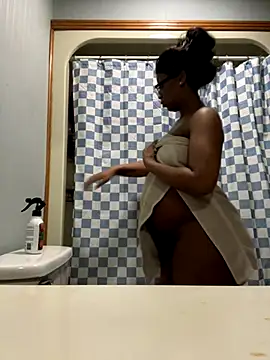 Snapshot of KLoveeee chatting on 21, 11, 2025 KLoveeee online show from 21, 11, 2025