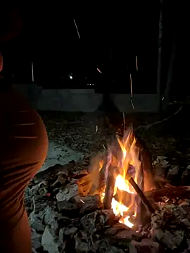 Snapshot of KLoveeee chatting on 24, 11, 2025 KLoveeee online show from 24, 11, 2025