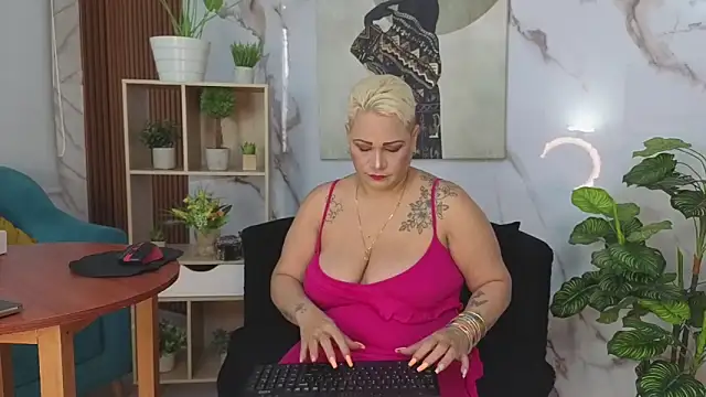 GianellaCox  online show from 29, 10, 2025