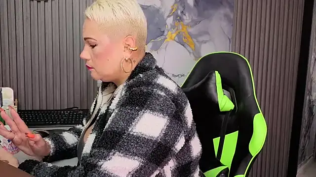 GianellaCox  online show from 1, 4, 2026