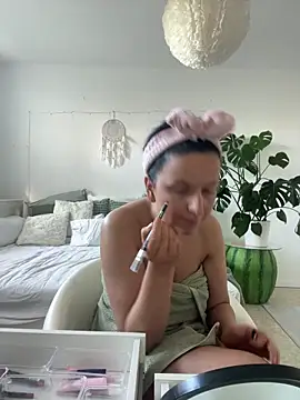 Off  Melonenmandy online show from 8, 4, 2026