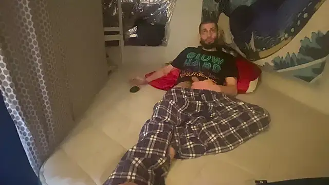 pantslesstraveler plt online show from 15, 1, 2026