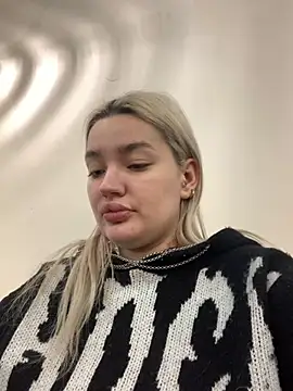 Snapshot of Sextazy chatting on 1, 2, 2025 Sextazy online show from 1, 2, 2025