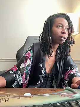 Snapshot of LeyaHoneybuns chatting on 23, 1, 2025 LeyaHoneybuns online show from 23, 1, 2025