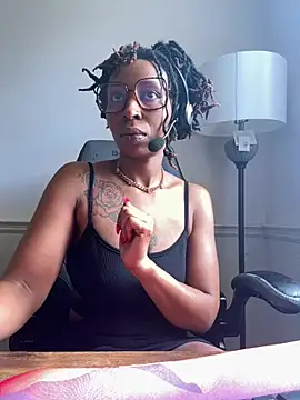 Snapshot of LeyaHoneybuns chatting on 17, 3, 2025 LeyaHoneybuns online show from 17, 3, 2025