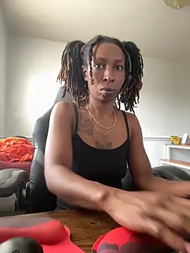 Snapshot of LeyaHoneybuns chatting on 16, 9, 2025 LeyaHoneybuns online show from 16, 9, 2025