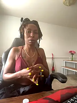 Snapshot of LeyaHoneybuns chatting on 18, 11, 2025 LeyaHoneybuns online show from 18, 11, 2025