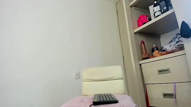 shantallhotxx online show from 6, 7, 2026