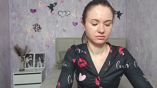 Snapshot of KaraCriegs chatting on 5, 2, 2025 KaraCriegs online show from 5, 2, 2025