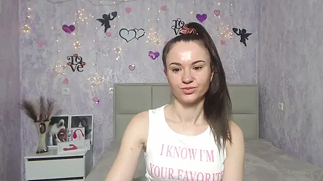 Snapshot of KaraCriegs chatting on 5, 2, 2025 KaraCriegs online show from 5, 2, 2025