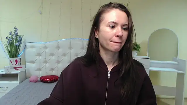 Snapshot of KaraCriegs chatting on 6, 2, 2025 KaraCriegs online show from 6, 2, 2025